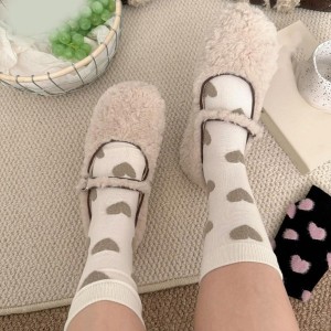 4 Pairs Womens Casual Crew Socks Elastic Fit Flocking Heart Pattern Soft Nylon Fabric
